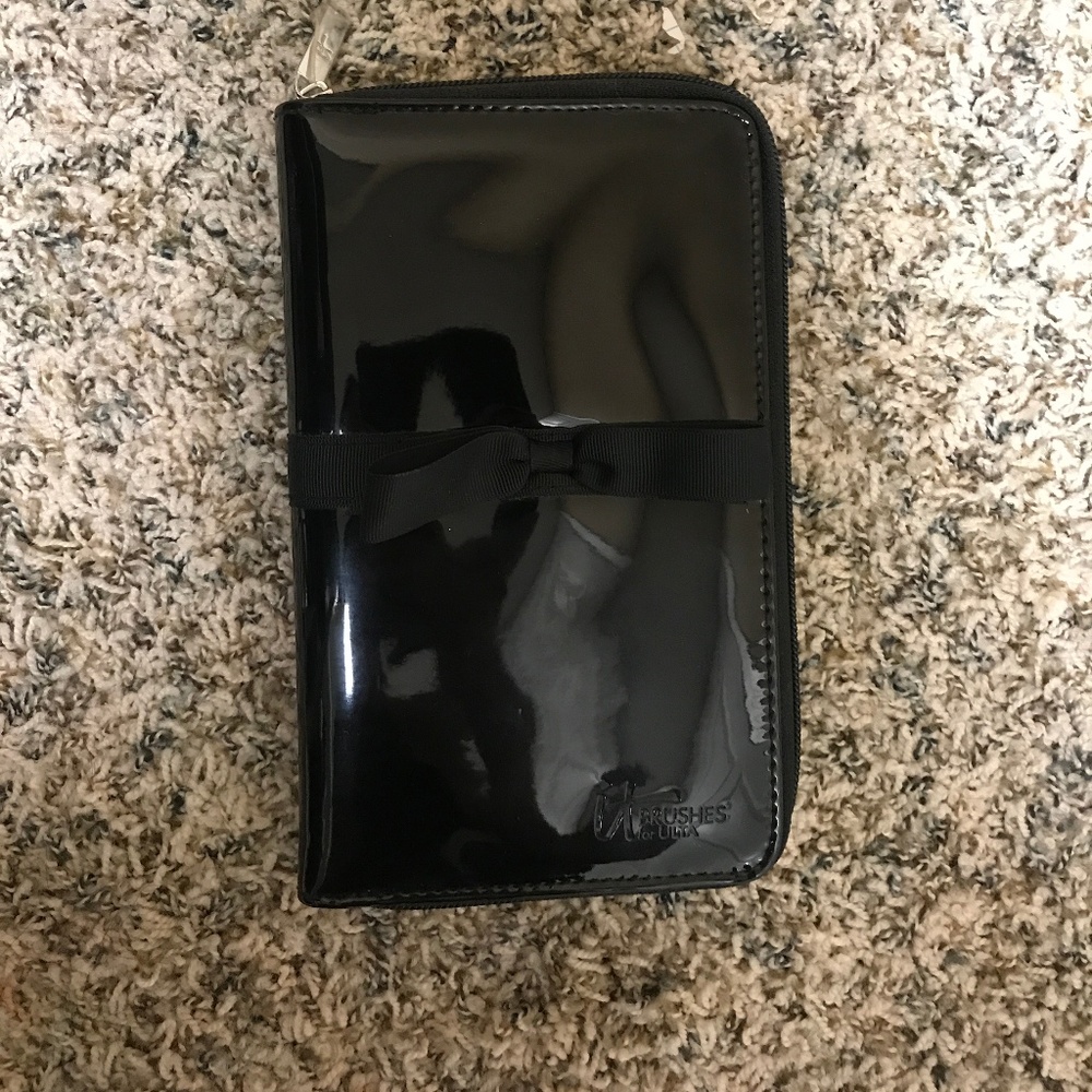IT cosmetics brush case